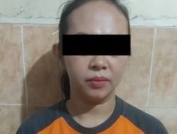 Aparat Kepolisian Resor Malang, Polda Jatim, berhasil mengamankan seorang wanita berinisial RL (37), usai kedapatan melakukan pencurian di minimarket Kecamatan Wonosari, Kabupaten Malang. Sebelum tertangkap, RL terpantau kamera CCTV kerap mengambil barang-barang di rak toko tanpa membayar.