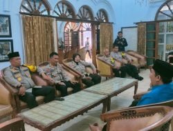 Kapolres Nganjuk, AKBP Muhammad, S.H., S.I.K., M.Si., diwakili oleh wakapolres Nganjuk Kompol Subiyantana, S.H., M.H., didampingi Pejabat Utama (PJU) Polres Nganjuk melaksanakan kunjungan ke Ponpes Al  Ubaidah Kertosono dalam rangka menggaungkan program Nusantara Cooling System (NCS), Selasa (23/01/2024).