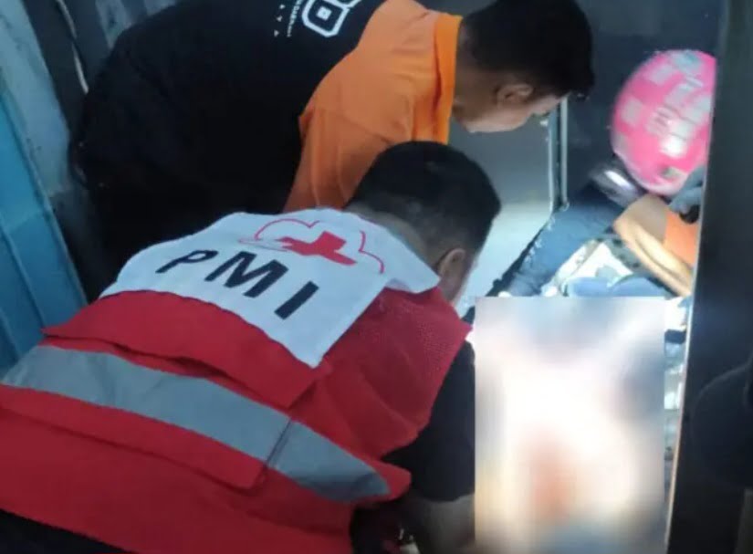 Seorang pria berinisial S (57) ditemukan meninggal dunia di sebuah tandon air di Jalan Kertajaya, Surabaya pada Minggu (18/2/2024) sore.