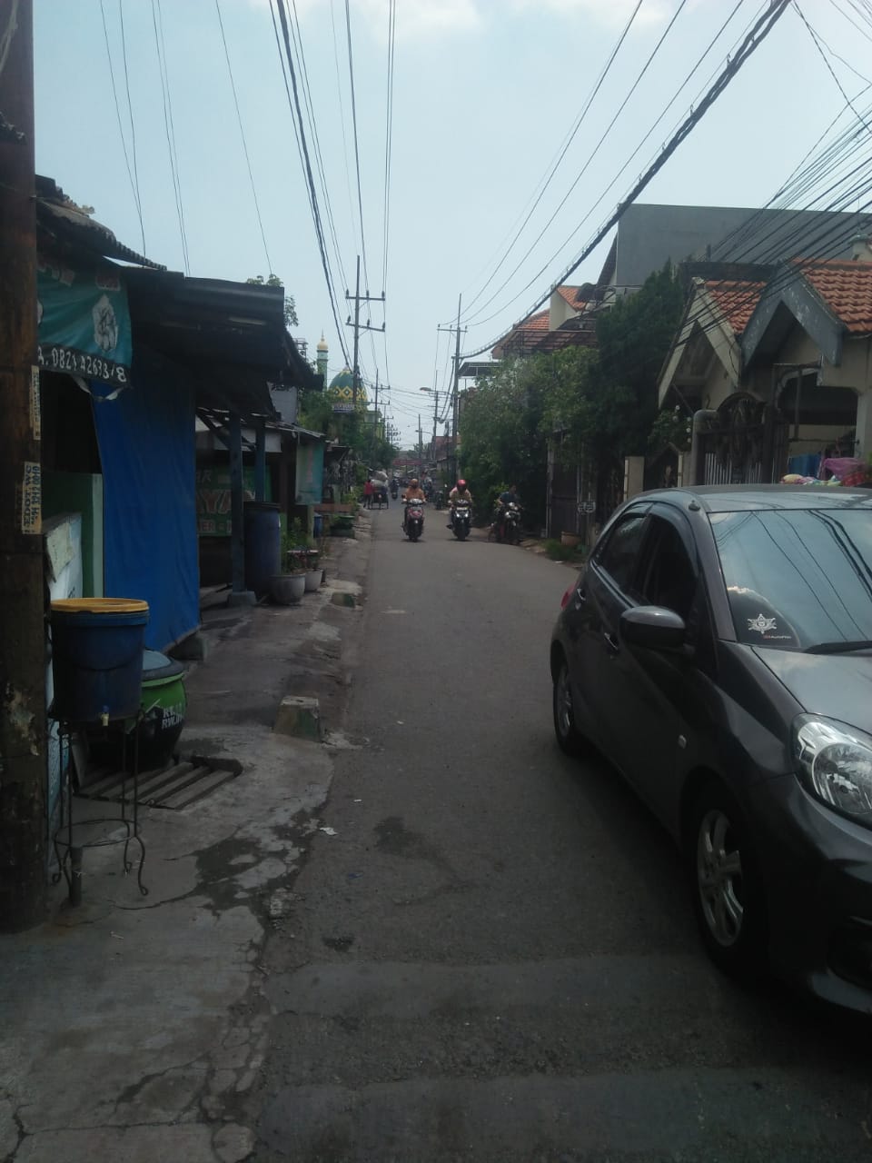 Hujan dengan intensitas tinggi yang terjadi pada Senin (5/2/2024) menyebabkan tiga wilayah di Kabupaten Sidoarjo mengalami banjir. Tiga wilayah tersebut diantaranya, Kecamatan Waru, Kecamatan Tanggulangin, dan Kecamatan Jabon.