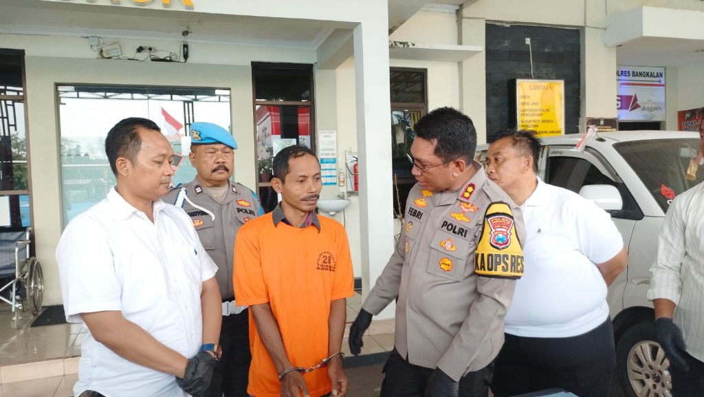 Niat AL (42 tahun) warga Desa Sendang Dajah, Kecamatan Labang, Kabupaten Bangkalan untuk mencari uang sebagai biaya pengobatan istrinya untuk operasi kanker pun berakhir tak sesuai rencana. AL pun harus mendekam di balik jeruji besi karena menjual sabu-sabu seberat 50 gram yang telah dibagi menjadi beberapa klip kecil tersebut.