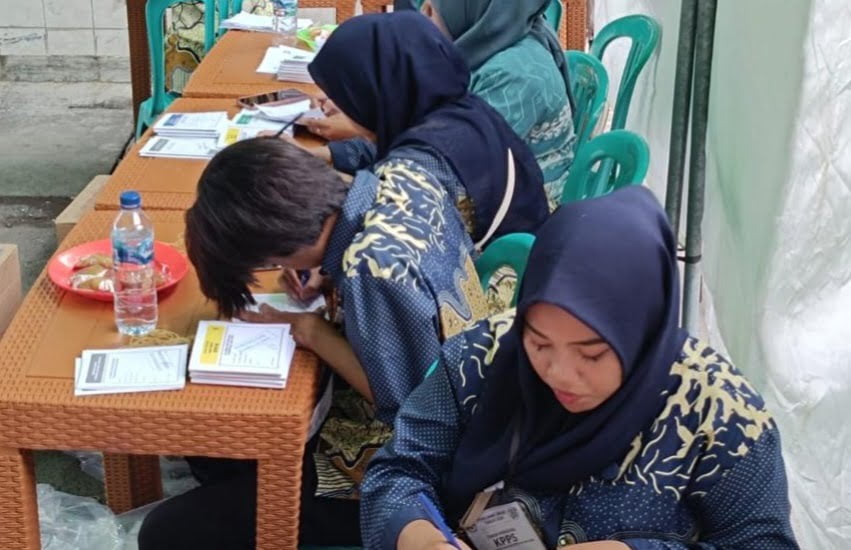 Novly Bernardo Thyssen Ketua Badan Pengawas Pemilu (Bawaslu) Kota Surabaya memastikan pelaksanaan Pemungutan Suara Ulang (PSU) di Surabaya berjalan dengan baik dan tidak terjadi pelanggaran.