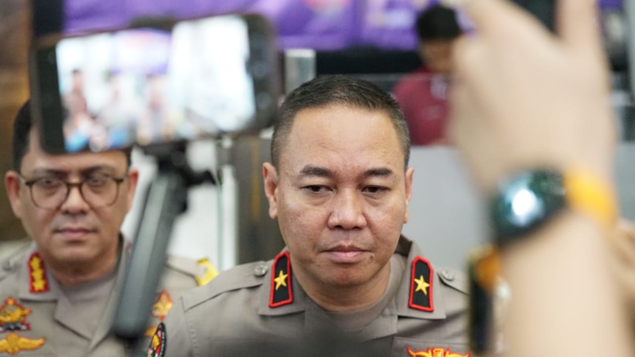 Kepolisian Republik Indonesia (Polri) ikut mengawal pendistribusian logistik Pemilu 2024. Peran Polri dalam pendistribusian logistik Pemilu didukung nota kesepahaman dengan Komisi Pemilihan Umum (KPU).