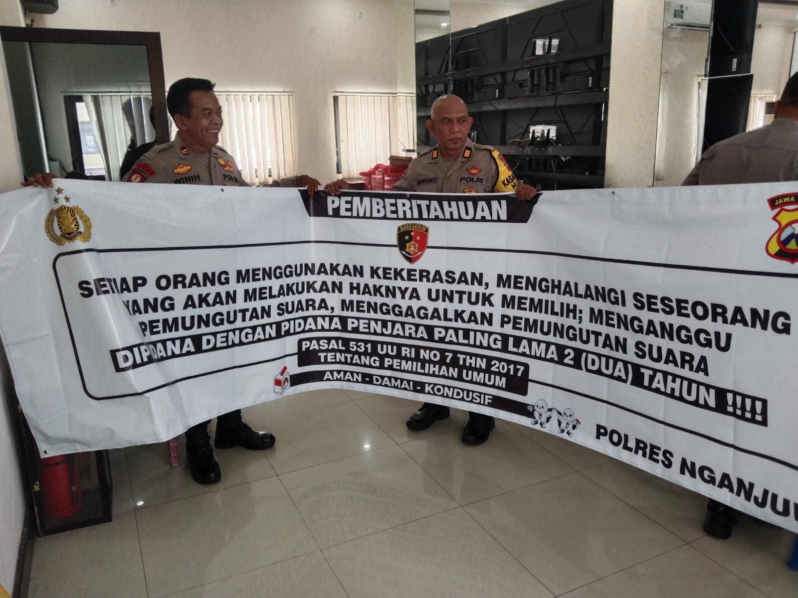 Kapolres Nganjuk, AKBP Muhammad, S.H., S.I.K., M.Si., mengimbau kepada siapapun untuk tidak menghalangi atau menggangu pelaksanaan Pemilu 2024 mengingat ada konsekuensi hukumnya dan dapat dipidanakan. 