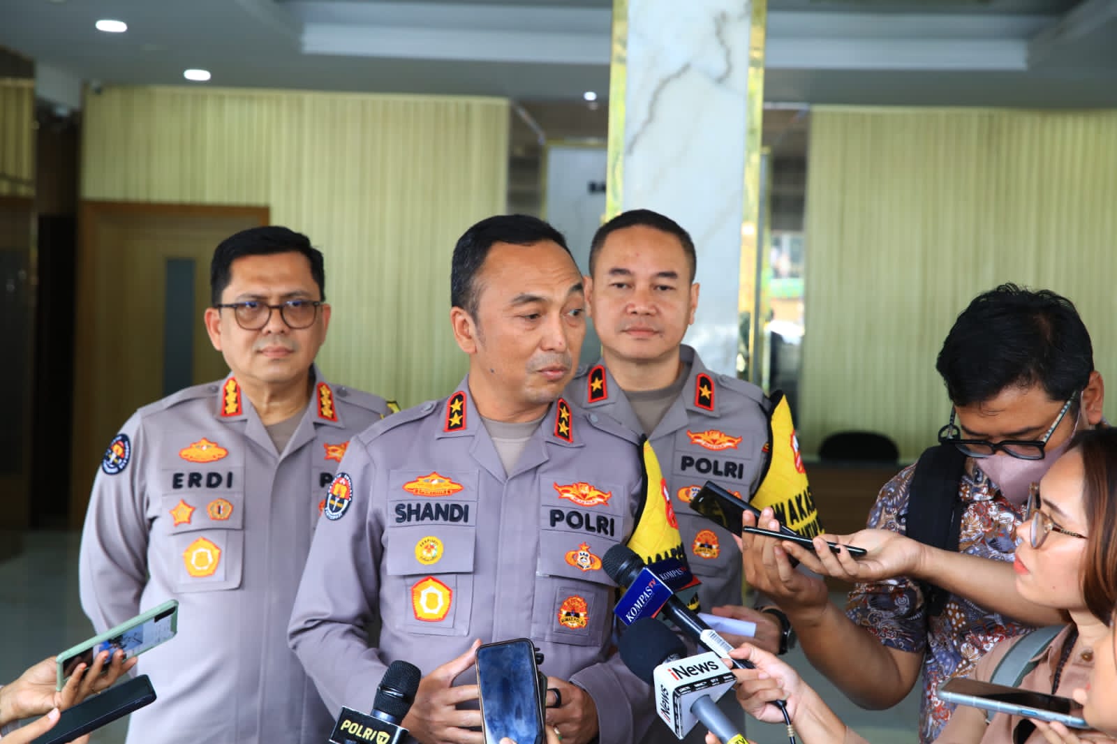 Polri telah siap mengamankan pelaksanaan jelang hari pencoblosan Pemilu 2024. Pengamanan dalam Operasi Mantap Brata 2023-2024 telah digelar agar pelaksanaan Pemilu 2024 berjalan lancar, aman dan damai.
