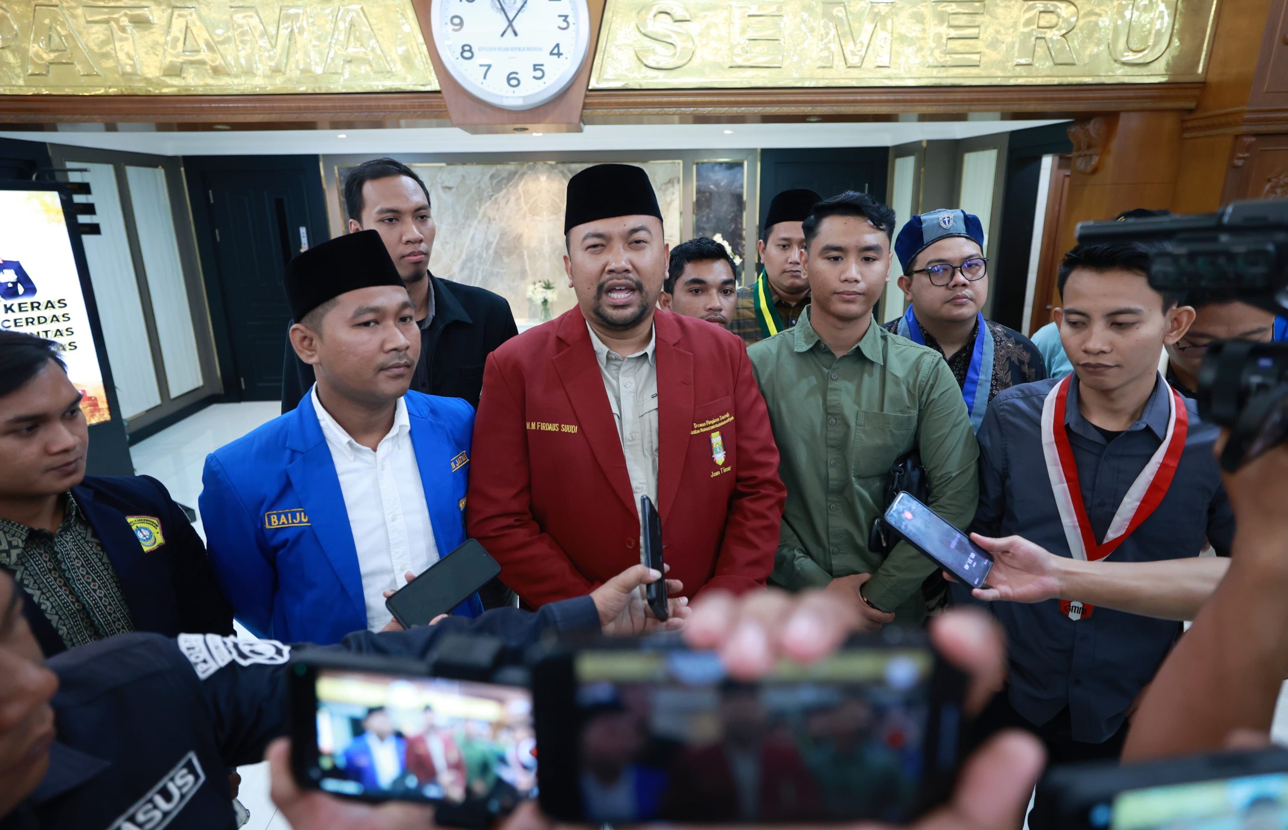 Organisasi Mahasiswa yang tergabung dalam kelompok Cipayung Plus di rumah kebangsaan Jawa Timur, mendatangi Polda Jatim, Selasa (20/2/2024),