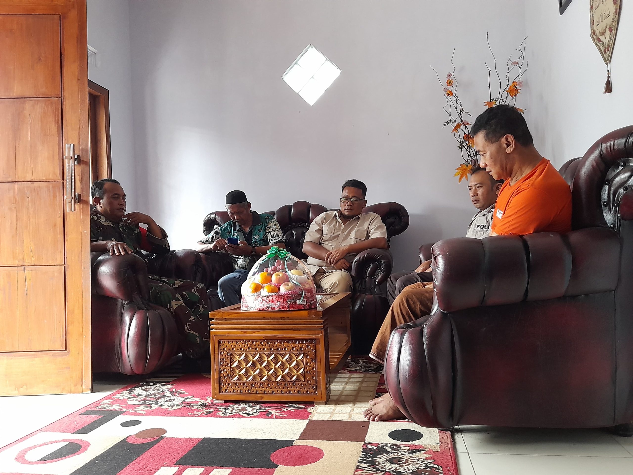 Sejumlah anggota Kelompok Penyelenggara Pemungutan Suara (KPPS), di sejumlah daerah mengalami sakit akibat kelelahan setelah mengikuti seluruh rangkaian tahapan Pemilu 2024, mulai dari pemugutan hingga penghitungan tingkat kecamatan.