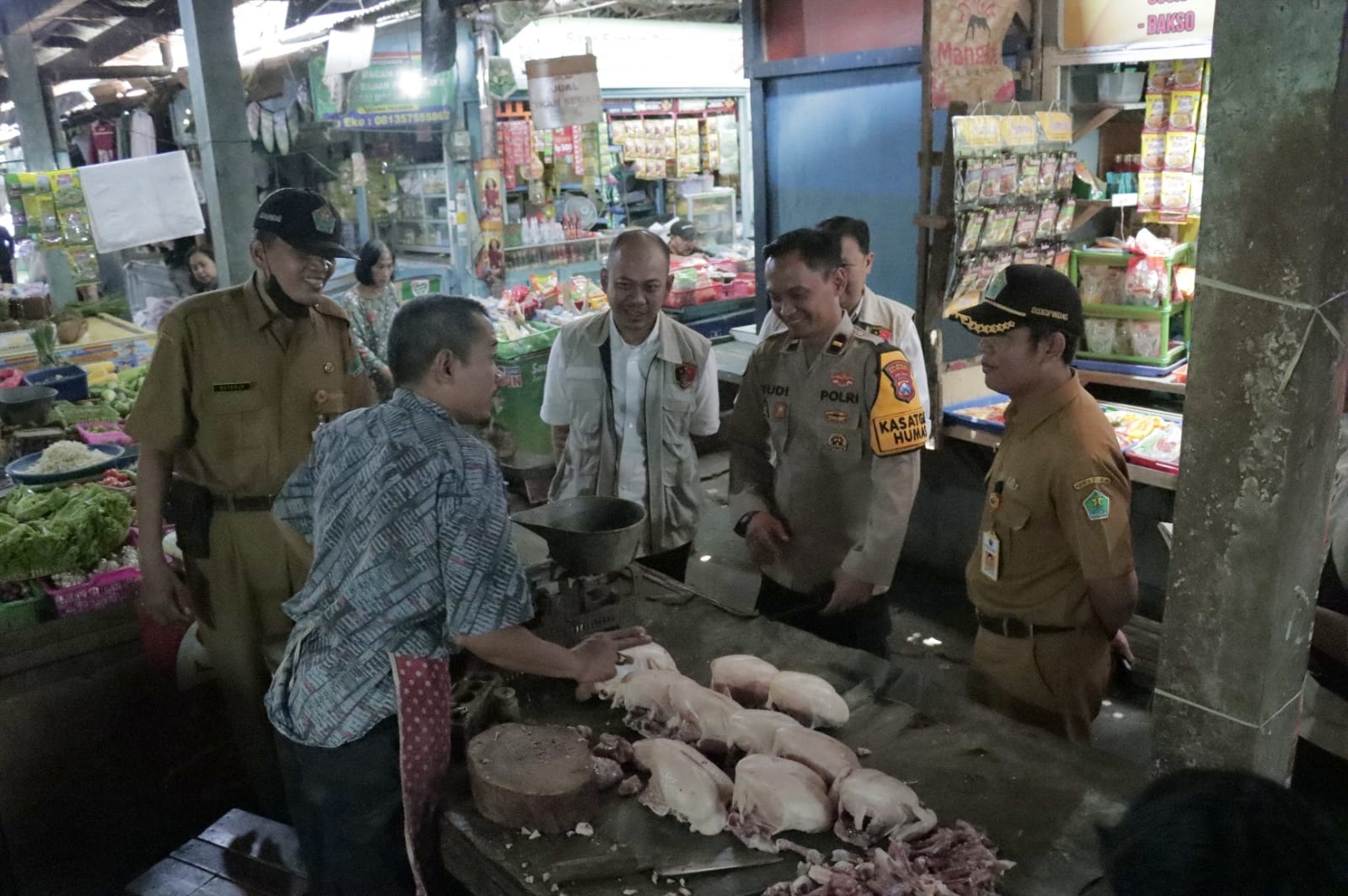 Jelang Ramadhan 2024 masyarakat yang mengeluhkan kenaikan harga pangan. Selain faktor cuaca, hal ini salah satunya diakibatkan oleh stok distribusi terhambat.
