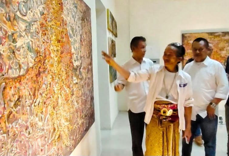 Persatuan Wartawan Indonesia Jawa Timur (PWI Jatim) menggelar pameran lukisan tunggal Jansen Jasien bertajuk Jelajah Peradaban Leluhur selama lima hari, mulai 28 Februari hingga 5 Maret 2024 di Gedung PWI Jatim, Surabaya.