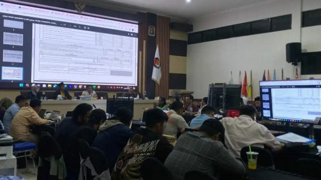 Prabowo Subianto-Gibran Rakabuming Raka, pasangan calon Presiden dan Wakil Presiden nomor urut dua, unggul di Kota Surabaya berdasarkan hasil resmi rekapitulasi Komisi Pemilihan Umum (KPU) tingkat kota.