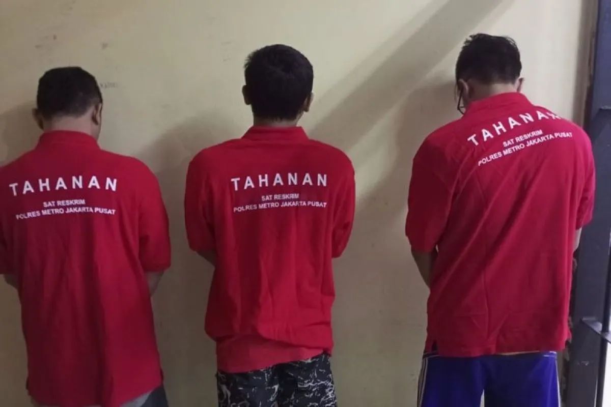Polisi menyatakan dua dari tiga tahanan Polsek Tanah Abang yang melarikan diri sudah berhasil ditangkap. Keduanya adalah Harisqullah Arrahman dan Welen Saputra Thio.