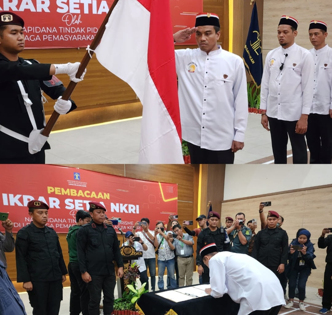Sebanyak tiga orang narapidana kasus terorisme di Lapas Kelas IIA Kediri, Selasa (05/03), mengucapkan ikrar setia kepada Negara Kesatuan Republik Indonesia (NKRI).
