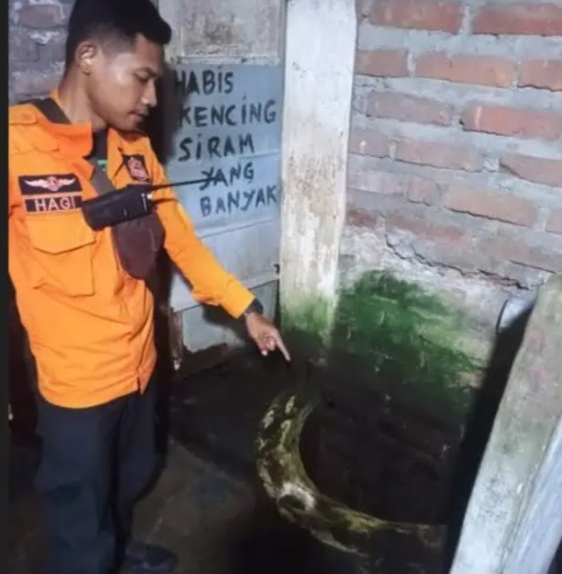 Baru 1 hari menjalankan ibadah puasa. Warga Sidoyoso Surabaya digegerkan dengan penemuan mayat di dalam sumur.