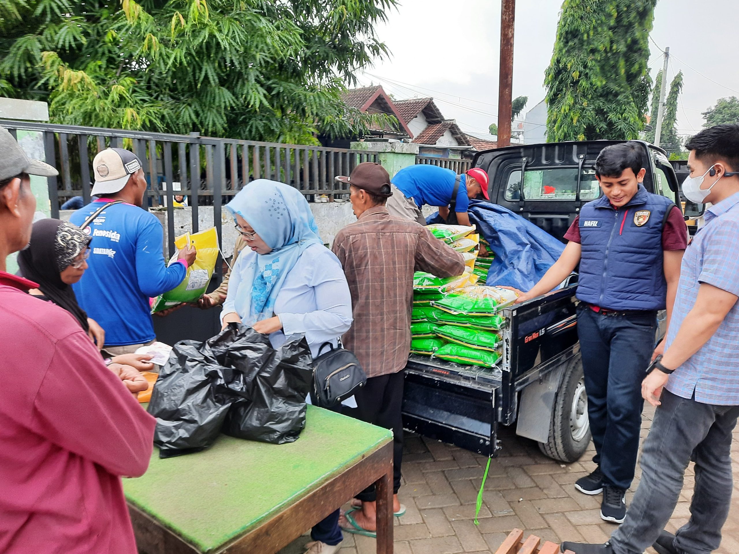 Harga beras di sejumlah pedagang Kabupaten Jombang berangsur mengalami penurunan. 