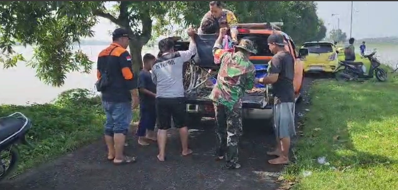 Akibat tingginya intensitas curah Hujan yang mengguyur di wilayah Mojokerto dan sekitarnya, mengakibatkan banjir di beberapa lokasi permukiman warga. 