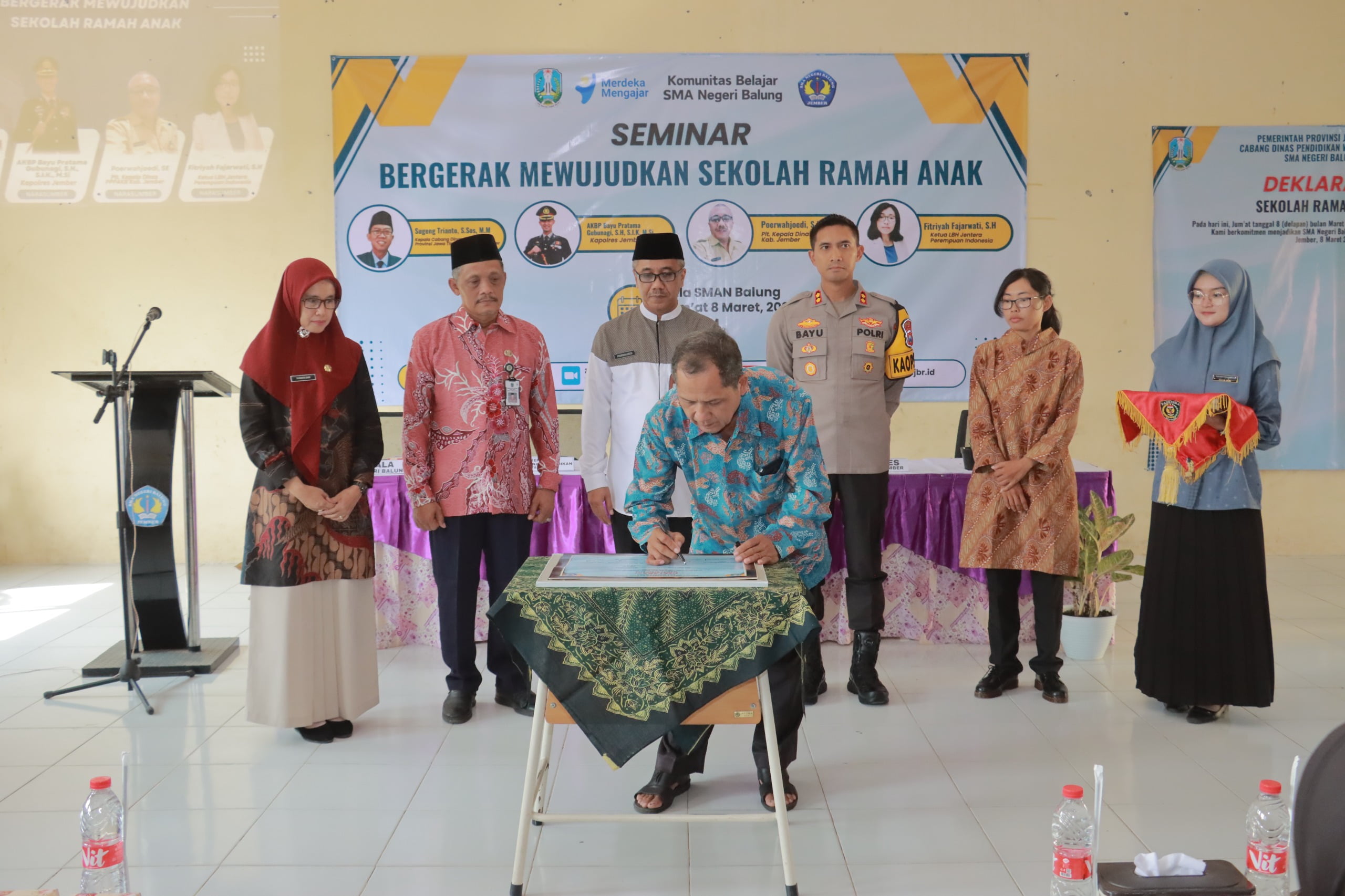 SMAN Balung, bekerja sama dengan Dinas Pendidikan (Dispendik) dan Polres Jember, menggelar Seminar dan Deklarasi Sekolah Ramah Anak, Jum'at (8/2/2024).