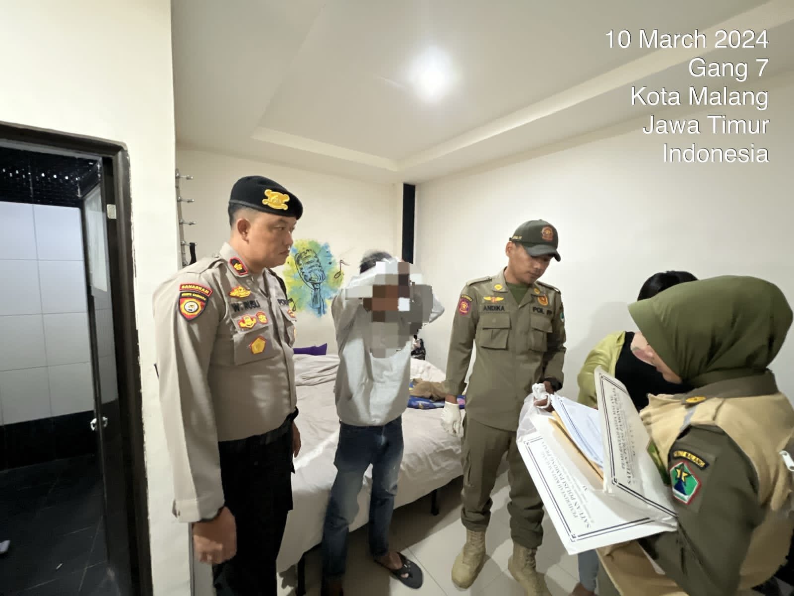 Menyambut bulan suci Ramadan, Tim gabungan Polresta Malang Kota bersama instansi terkait seperti Satpol PP dan Kodim 0833 Kota Malang melaksanakan operasi Pekat atau Penyakit Masyarakat. 