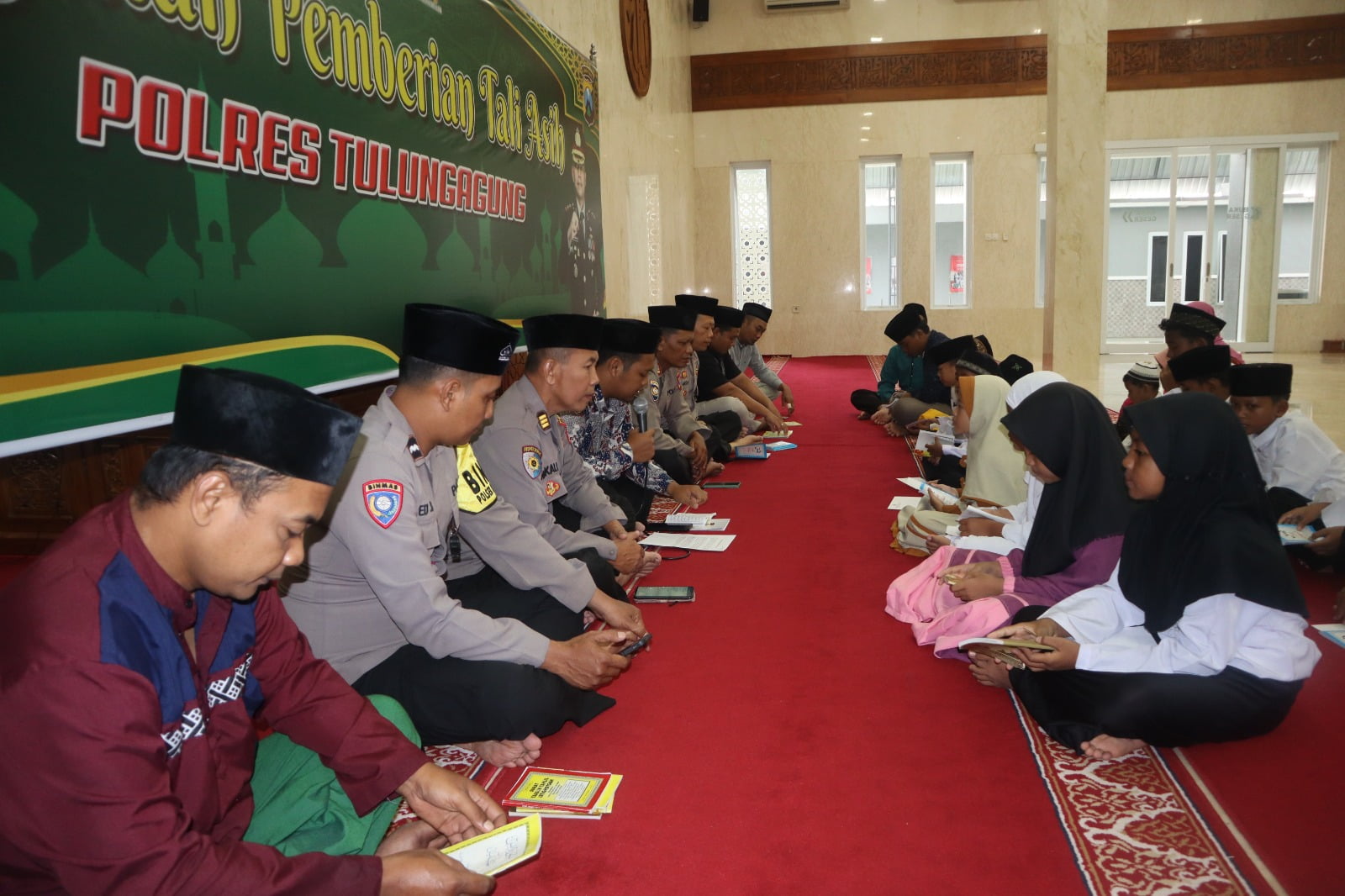 Bulan Ramadhan 1445 H/2024 diisi oleh Polres Tulungagung dengan berbagai kegiatan kerohanian dengan tetap tidak mengesampingkan tugas pokok fungsinya dalam memelihara Kamtibmas.
