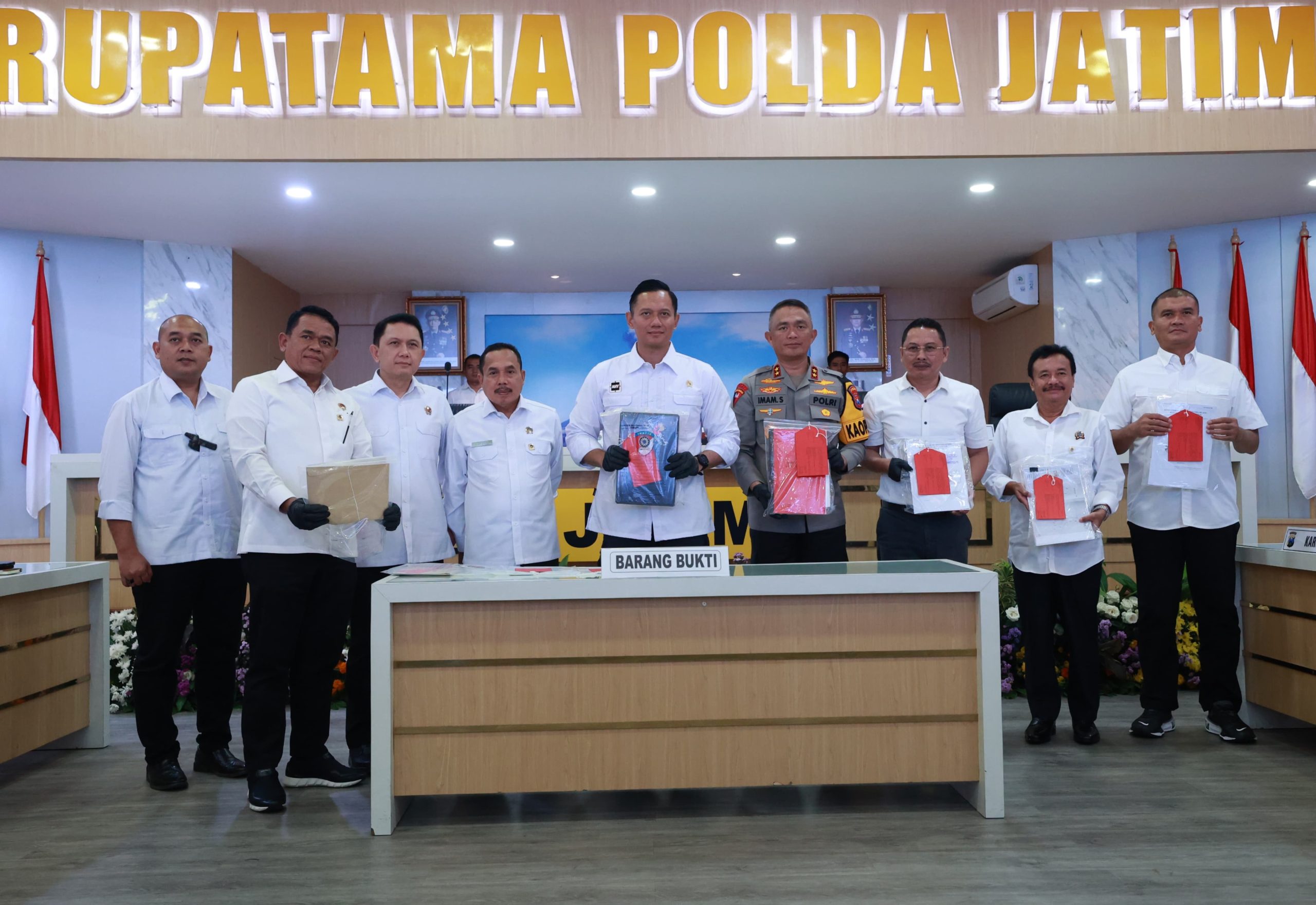 Satgas anti mafia tanah Polda Jawa Timur yang berkolaborasi bersama Satgas anti mafia tanah pusat dari Kementrian ATR/BPN kembali berhasil mengungkap praktek mafia tanah di Jawa Timur.