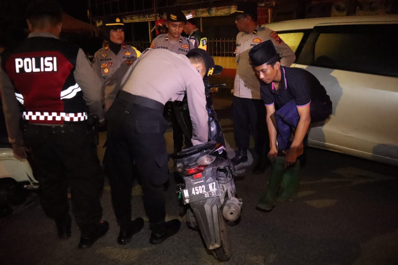 Mememilhara keamanan dan ketertiban Masyarakat ( Harkamtibmas), Polres Bangkalan beserta seluruh Polsek yang ada dijajarannya terus memaksimalkan kegiatan patroli.