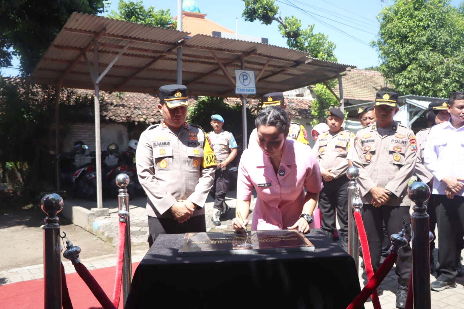 Gedung Taman Kanak  Kanak (TK) Bhayangkari Kertosono digunakan kembali secara normal paska diresmikan oleh Kapolres Nganjuk, AKBP Muhammad, S.H., S.I.K., M.Si., beserta Ketua Bhayangkari Cabang Nganjuk Ibu Anggun Muhammad, Rabu (20/03/2024).