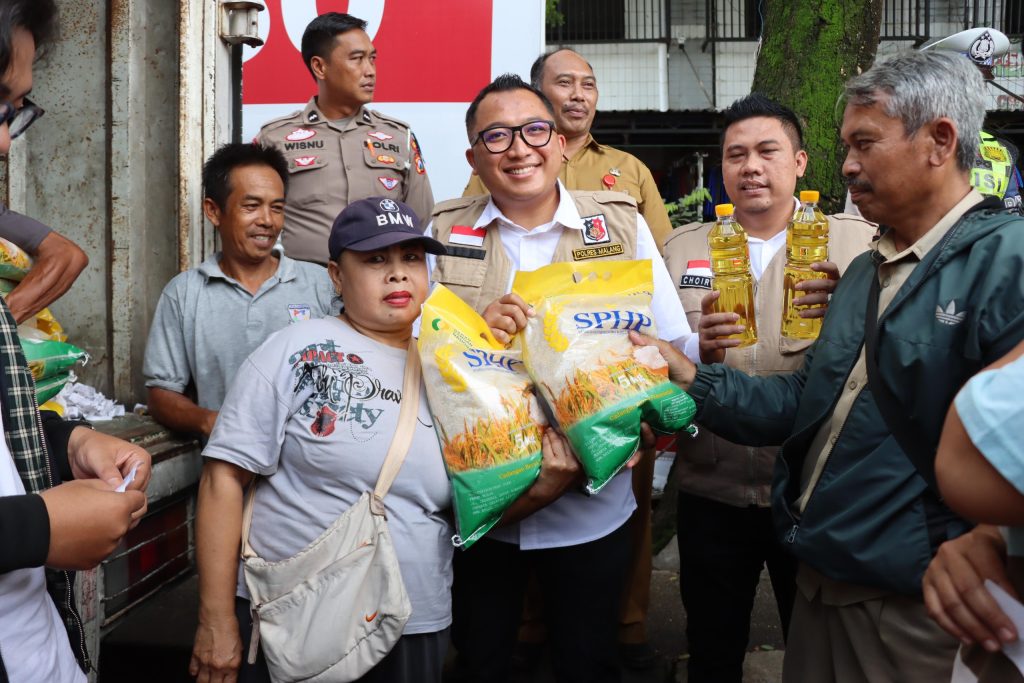 Dalam rangka mengantisipasi potensi kenaikan harga bahan pokok menjelang bulan suci Ramadan 2024, Satuan Tugas (Satgas) Pangan Polres Malang bekerja sama dengan Dinas Perindustrian dan Perdagangan Kabupaten Malang menggelar pemantauan harga bahan pokok dan operasi pasar murah.
