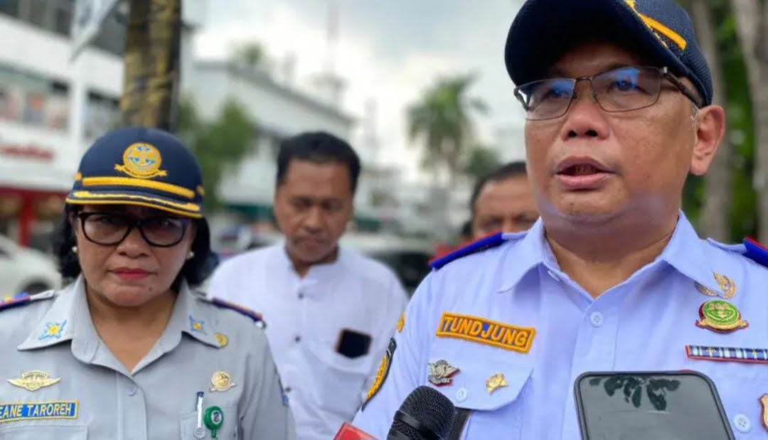 Dinas Perhubungan (Dishub) Kota Surabaya mulai mendirikan Posko Layanan Lalu Lintas dan Pengaduan Parkir bertahap sejak Kamis (21/3/2024).