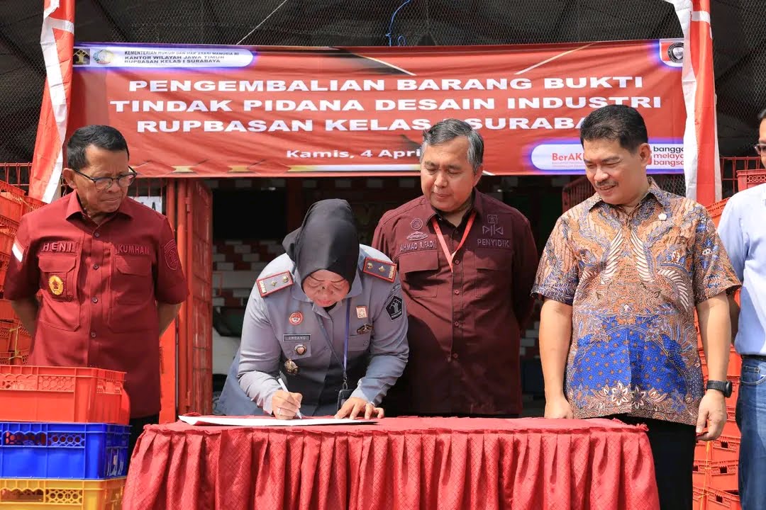 Sebanyak 1668 Krat Gelas yang menjadi barang bukti dan disimpan di Rupbasan Kelas I Surabaya secara resmi telah diserahkan oleh Direktorat Jenderal Kekayaan Intelektual (DJKI) kepada PT. Karya Indah Multikreasindo. 