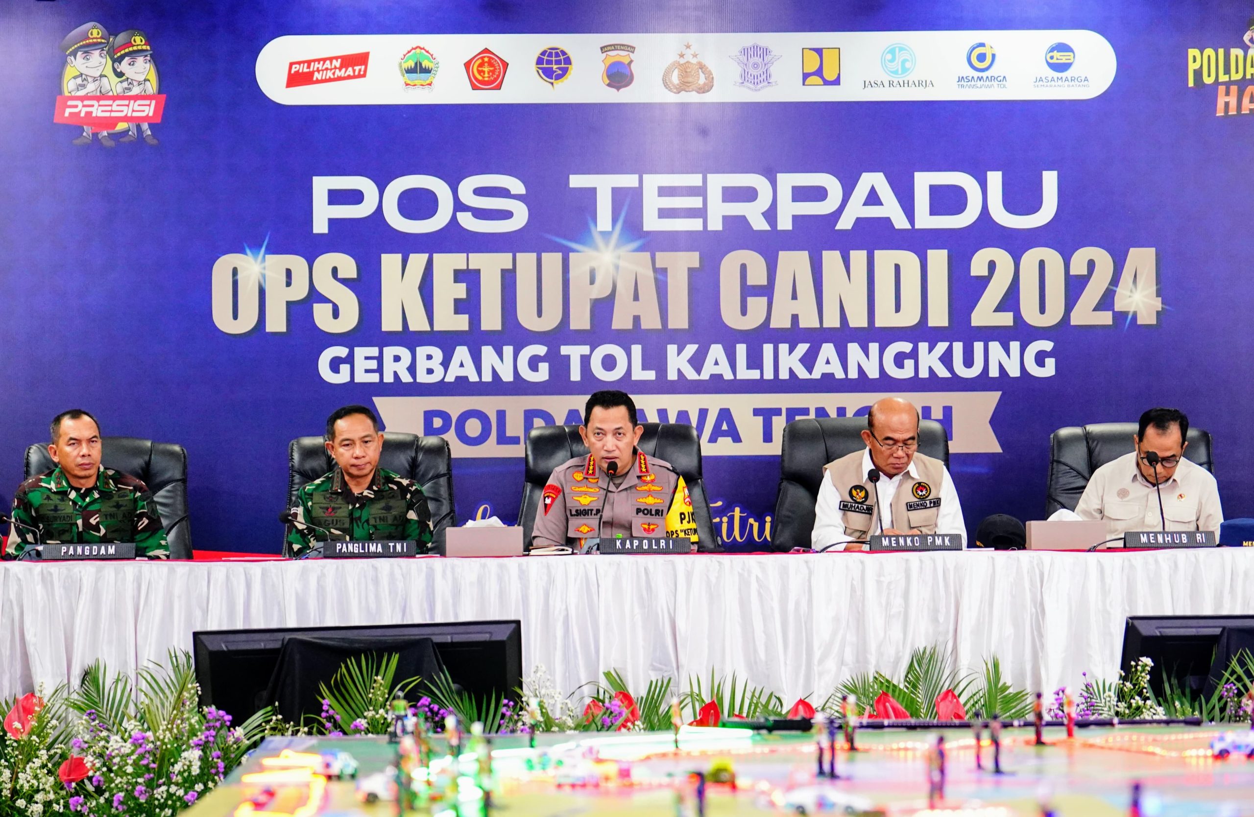 Kapolri Jenderal Listyo Sigit Prabowo menyebut terdapat tiga hal utama yang menjadi prioritas dalam rangka persiapan mudik Lebaran 2024 di Jawa Tengah.