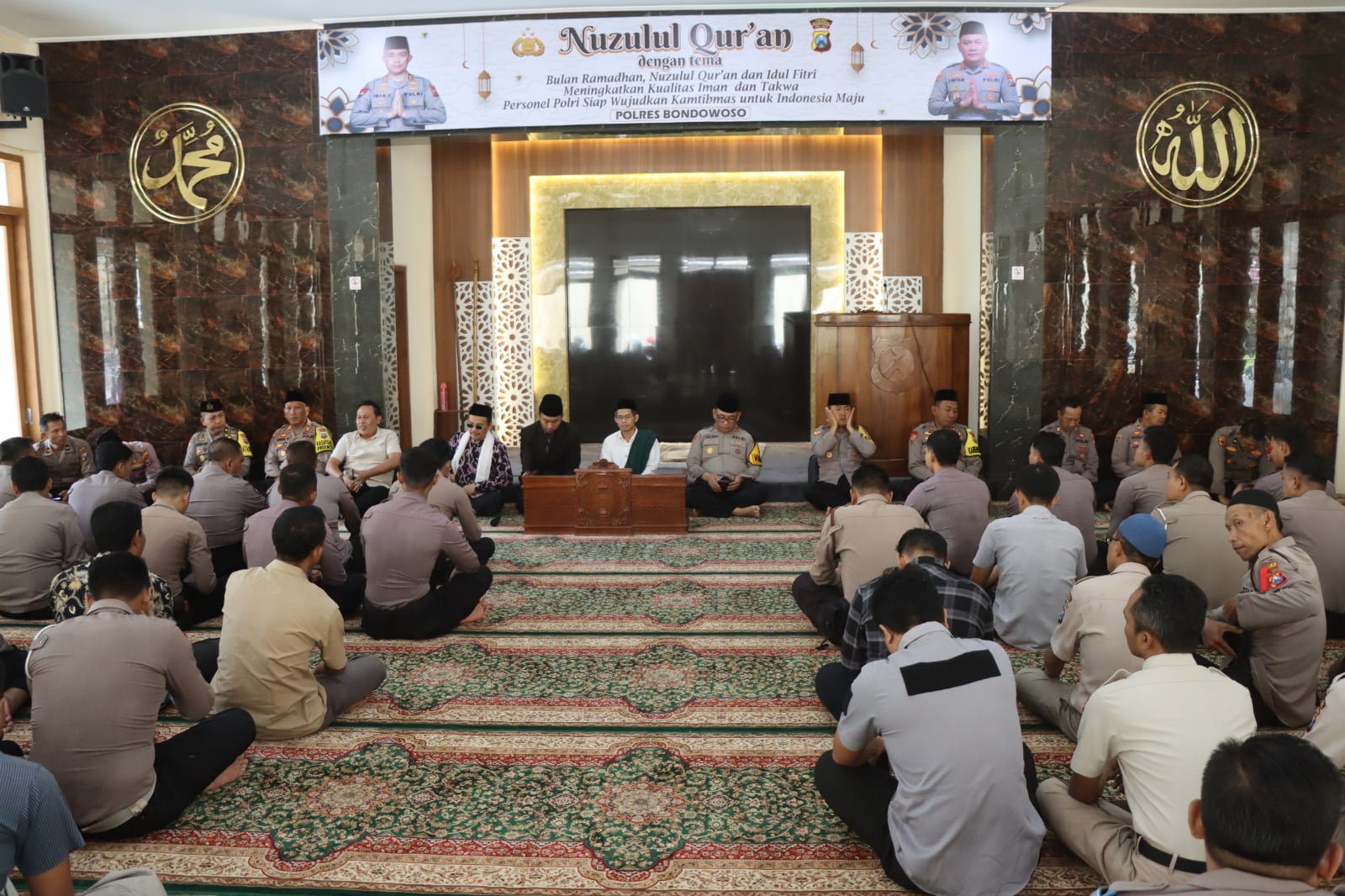 Polres Bondowoso laksanakan Peringatan Nuzulul Quran Tahun 1445 H /Tahun 2024 yang bertempat di Masjid Al Fajri Polres Bondowoso, Kamis 04/04 2024.