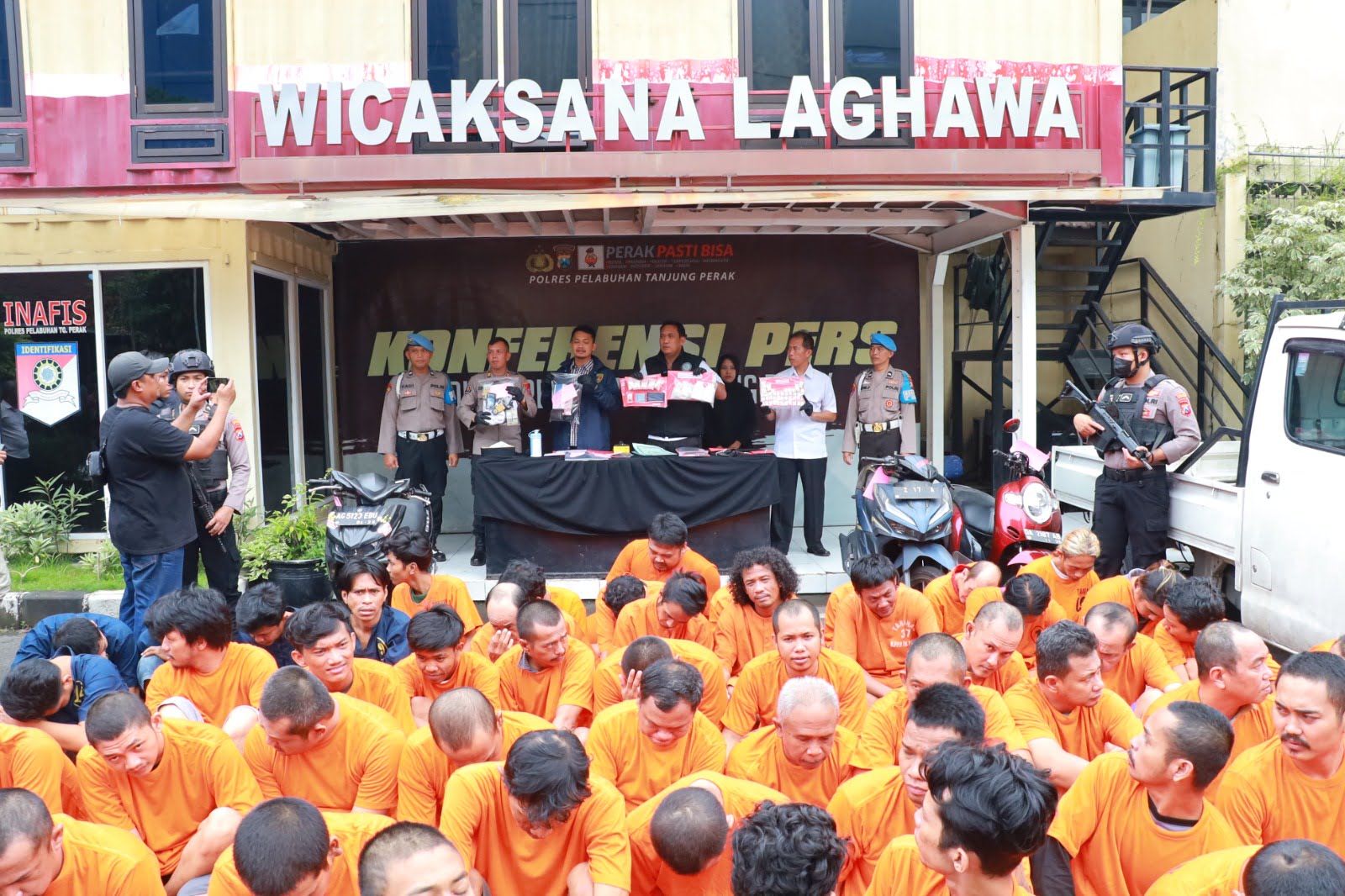 Polisi berhasil mengungkap 55 kasus penyakit masyarakat (pekat) selama Operasi Pekat Semeru 2024 yang berlangsung selama 12 hari, terhitung mulai, 19 Maret sampai 30 Maret 2024. 