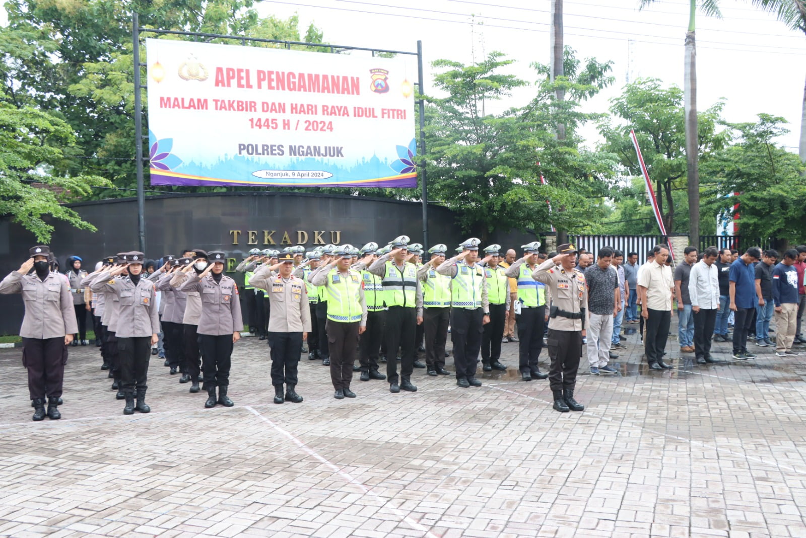 Polres Nganjuk menggelar Apel Kesiapan Pengamanan Malam Takbir dan Idul Fitri 1445H/2024M. Apel dipimpin langsung oleh Kapolres Nganjuk AKBP Muhammad, S.H., S.I.K., M.Si., Selasa (09/04/2024). 