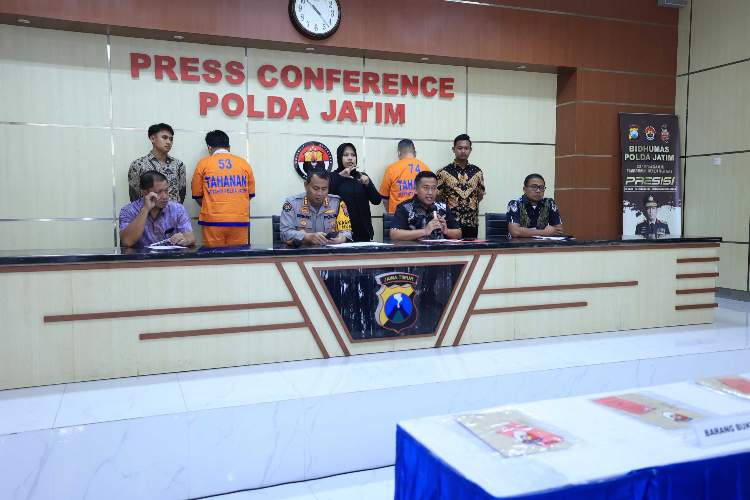 Tim Subdit Hardabangtah Direktorat Reserse Kriminal Umum (Ditreskrimum) Polda Jawa Timur, mengungkap tindak pidana penipuan dan penggelapan yang merugikan korbannya hingga Rp 11 miliar lebih.