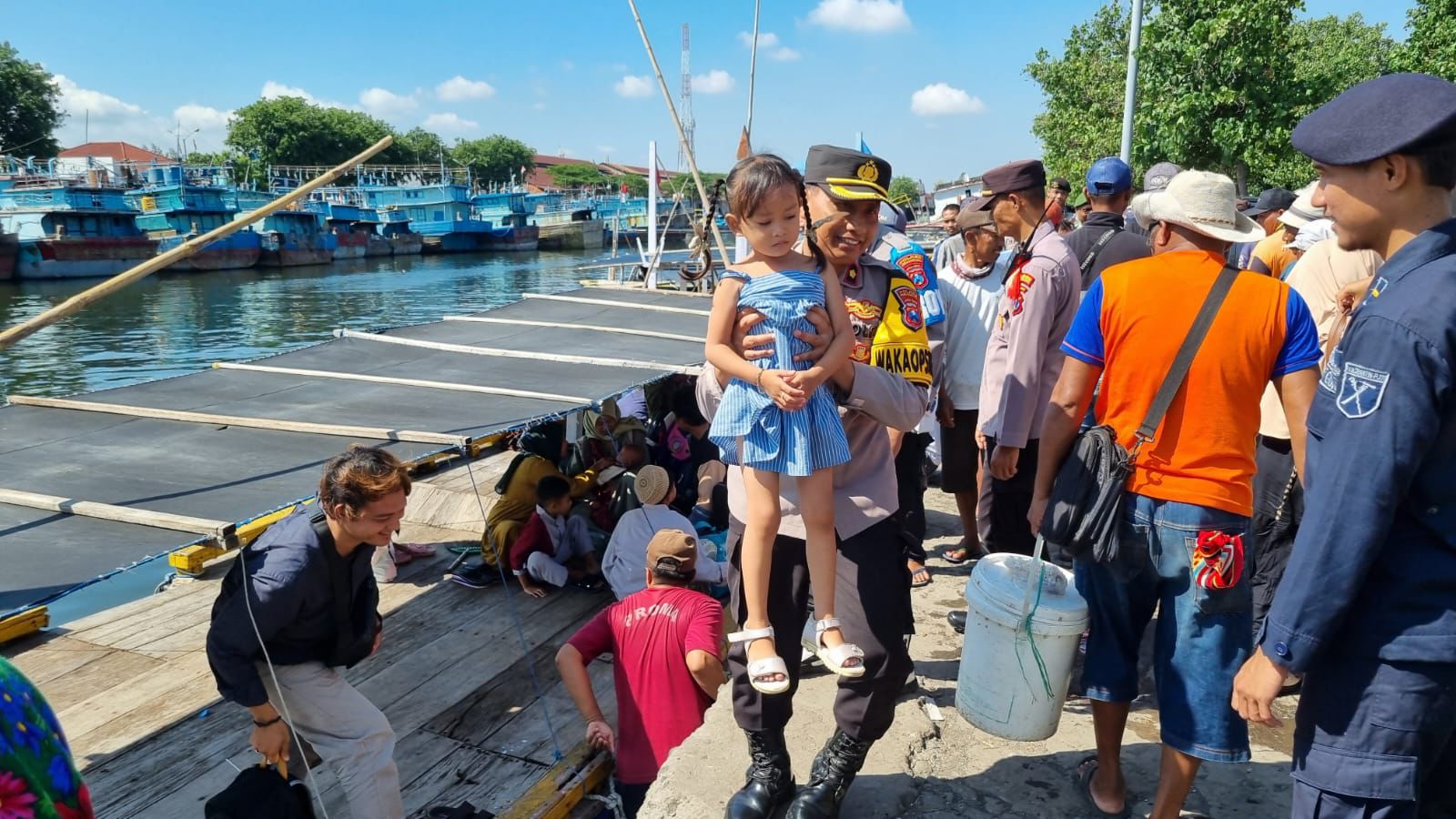 Jajaran Polres Probolinggo Kota MASIH TERUS melaksanakan kegiatan pengamanan arus balik mudik melalui jalur laut. 