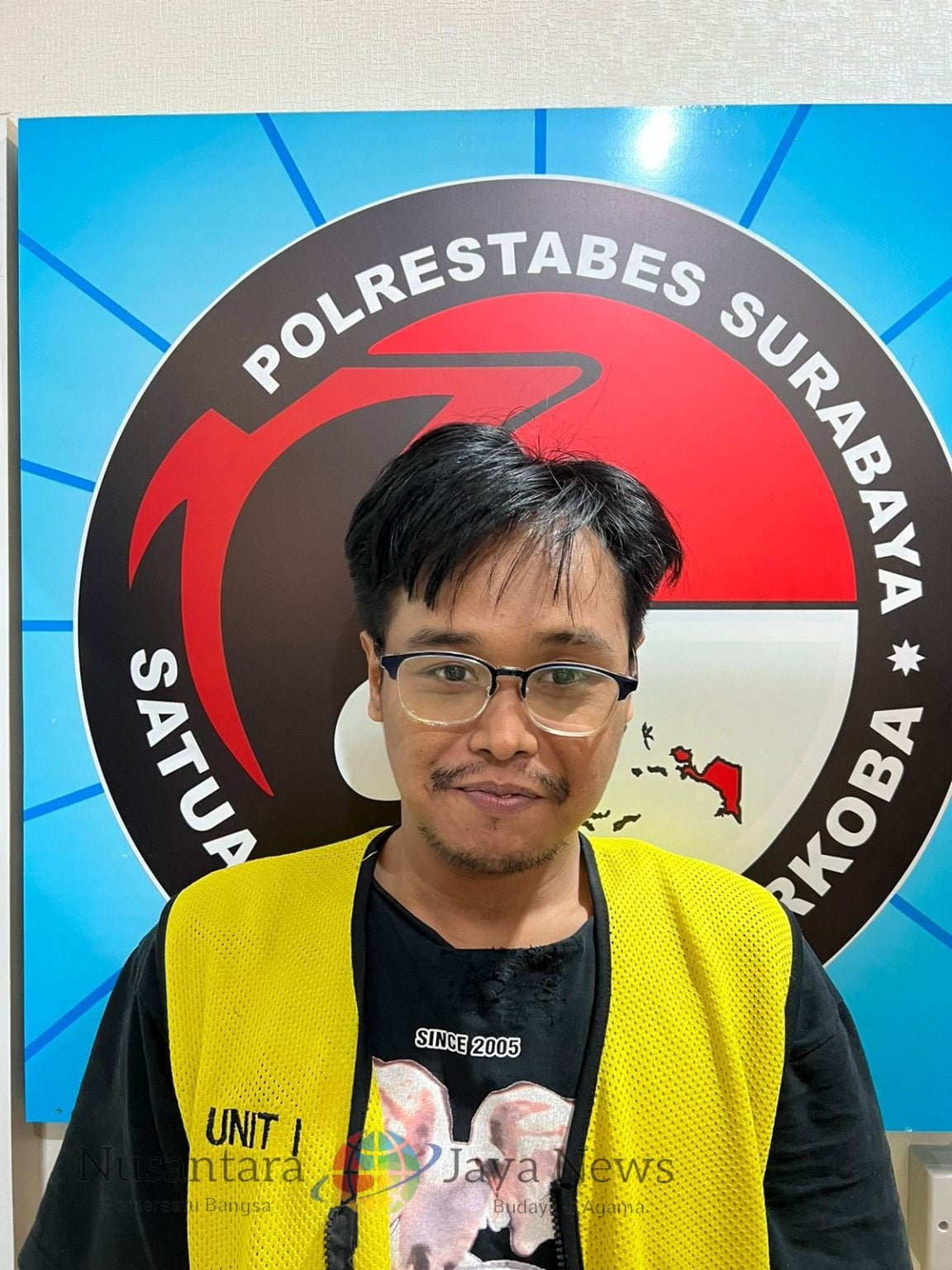 Resnarkoba Polrestabes Surabaya berhasil mengrebek rumah di Jalan Graha Family Selatan IV Blok C Kec Wiyung Kota Surabaya, pada Kamis (21/3/24) sekira pukul 14.30 Wib.