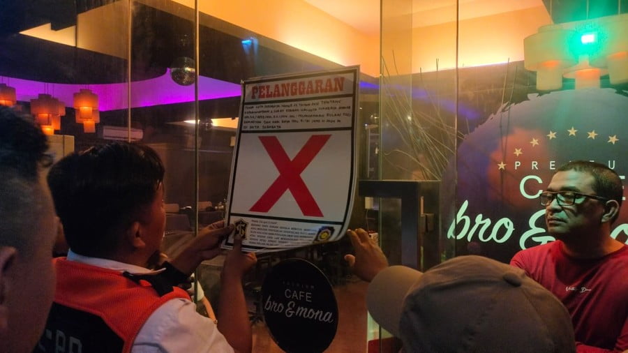 Pemerintah Kota (Pemkot) Surabaya melalui Satpol PP Surabaya masih mendapati tempat Rekreasi Hiburan Umum (RHU) yang menjual minuman beralkohol (mihol). Yakni, terdapat 2 RHU yang masih nekat menjual mihol.
